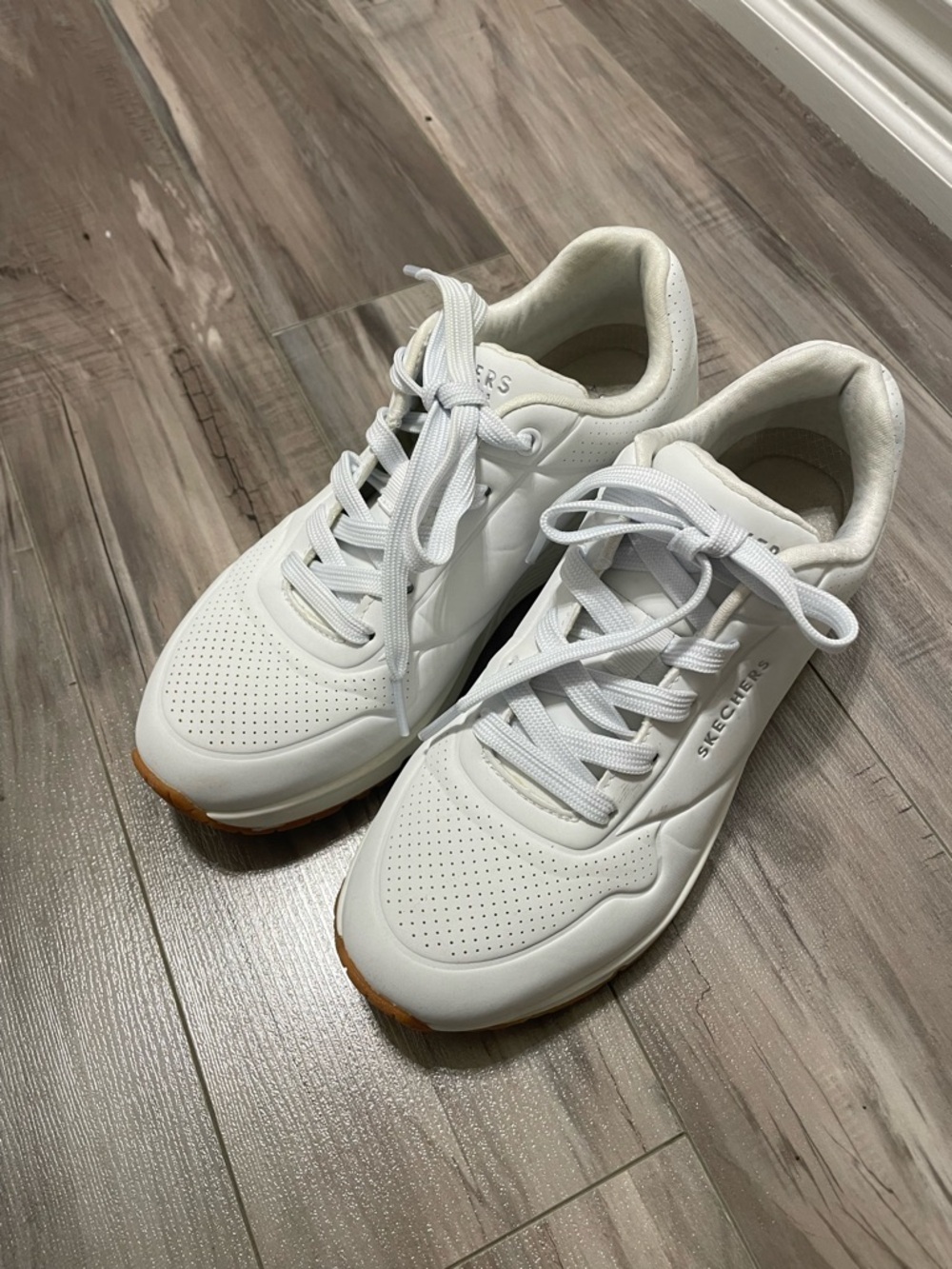 Skechers Los Angeles White Sneakers